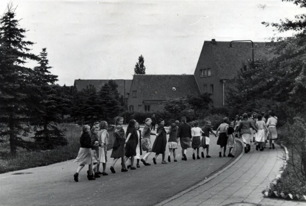 Kindergruppe auf der Lagerstraße