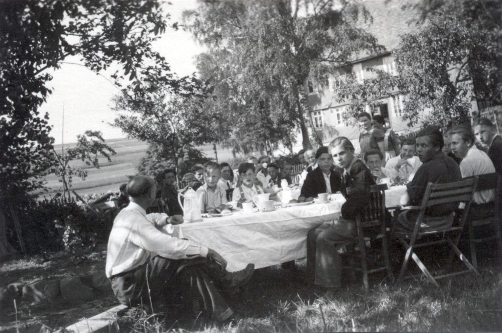 Kaffeetafel hinter dem Kasino